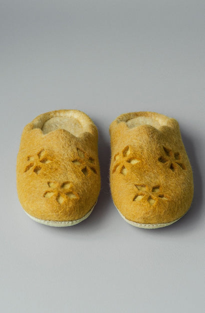 uteki slide slipper ochre