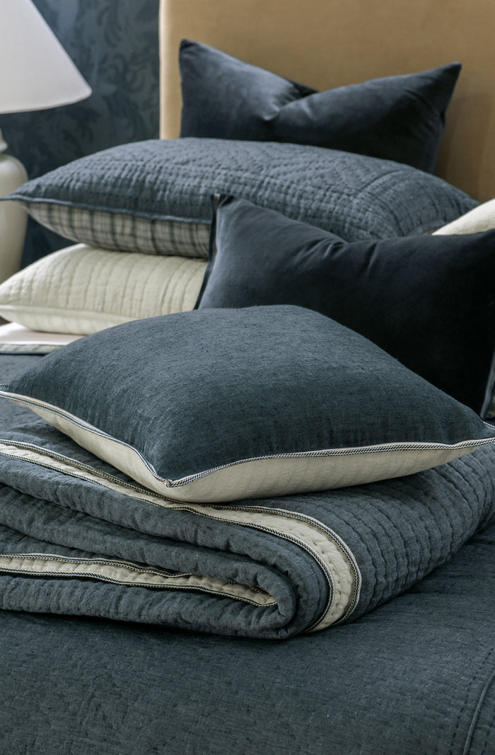 appetto midnight cushion