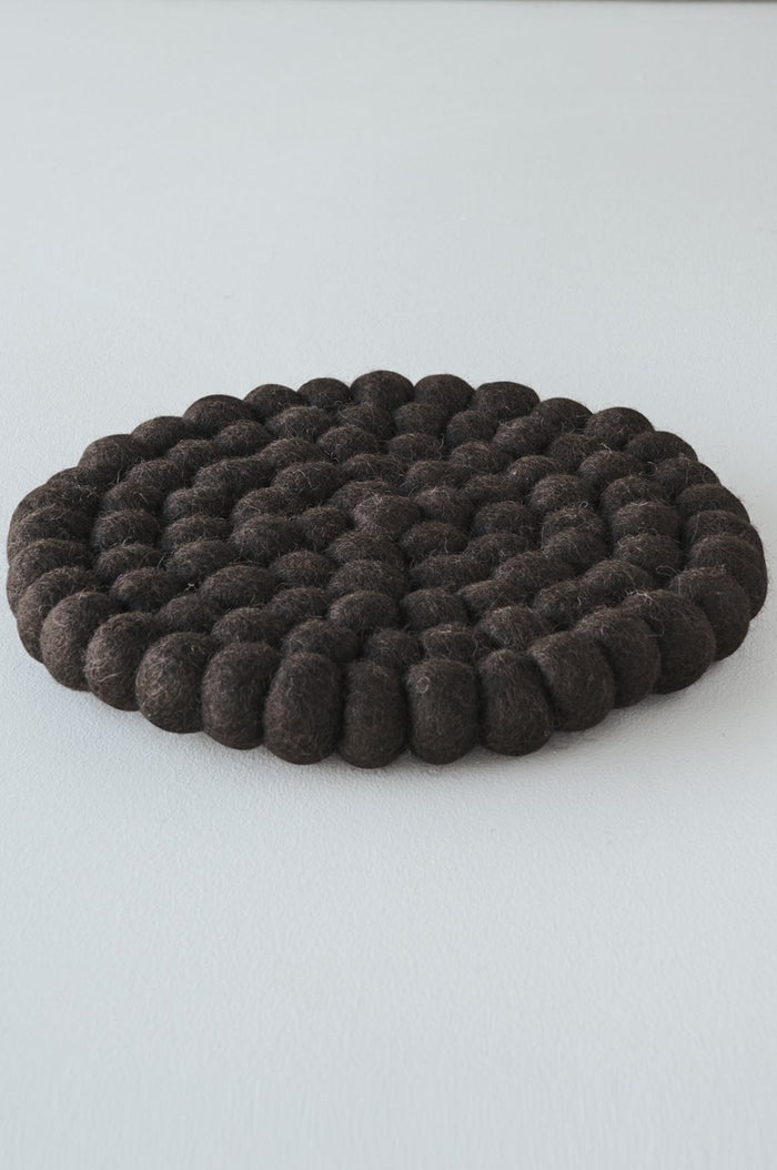 pecora felt trivet - walnut