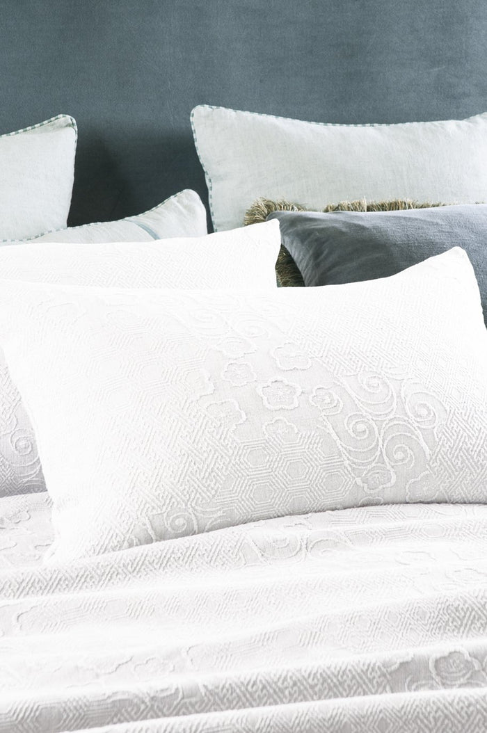 senpo white pillowcase