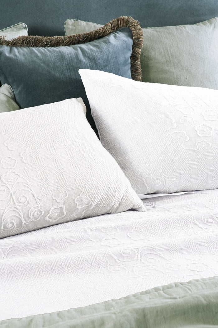 senpo white pillowcase