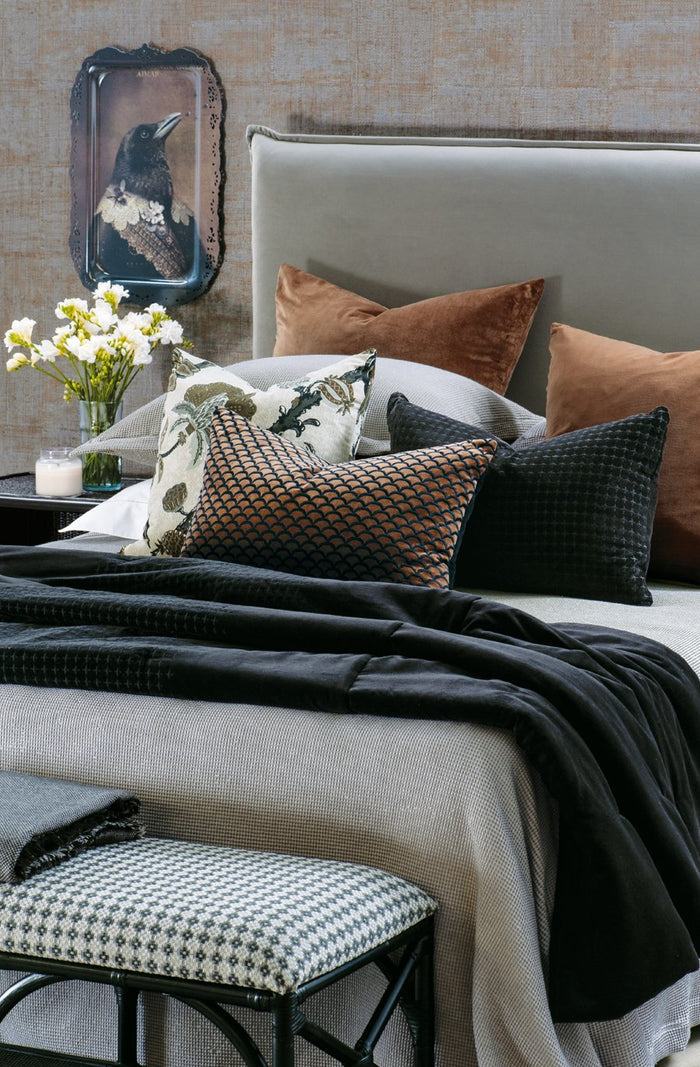 Petalo Black Cushion